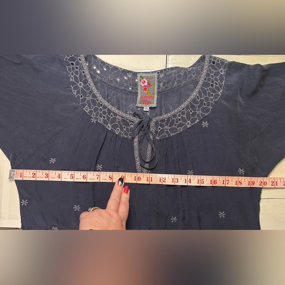 Johnny Was Navy Blue Embroidered Tunic Top Size XS Boho Peasant Lightweight - Picture 3 of 6